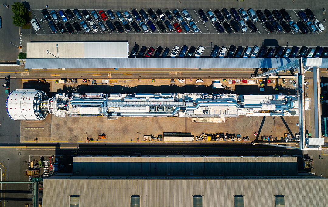 Photo prise par drone d'un tunnelier en vue nadir d'un tunnelier à Schwanau, Allemagne.
